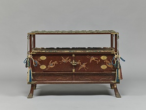 松喰鶴蒔絵螺鈿二階厨子