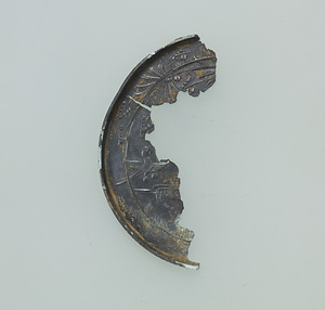 草花双鳥鏡残片