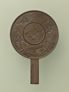 揚羽蝶紋牡丹苫屋柄鏡