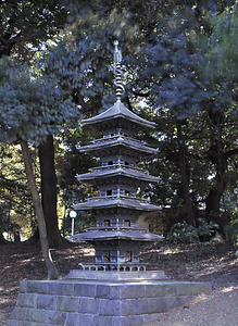 銅製五重塔