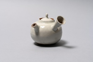 白磁漢詩浮文急須