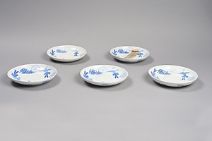 染付有職文肩皿