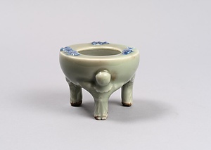 青磁三人形盃台