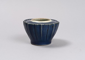 瑠璃釉稜花形盃台