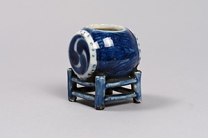 染付太鼓形盃台