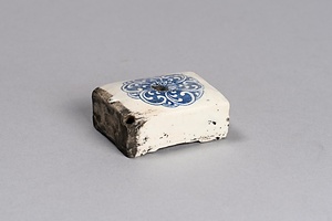 染付唐花文方形水滴