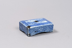 染付三保松原図方形水滴