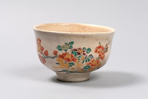 色絵椿文茶碗
