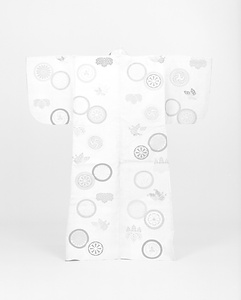 厚板 白地桐蝶丸紋散模様