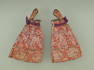 手甲 蝦夷錦牡丹雲模様