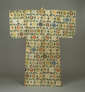 厚板唐織  白地菊唐草模様