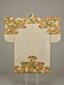 縫箔 白地草花肩裾模様