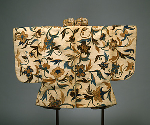 陣羽織 白地花唐草模様緞通