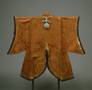 陣羽織 紅地花唐草模様緞子