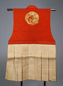 陣羽織 緋羅紗地龍丸模様