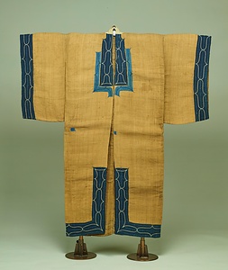 アットゥシ（樹皮衣）