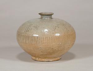 青磁象嵌雲鶴文瓶