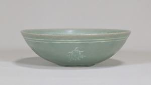 青磁象嵌柘榴文鉢