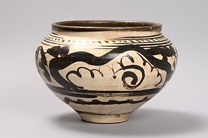 白釉鉄絵草花文壺