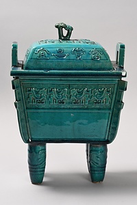 翡翠釉鼎形方形香炉