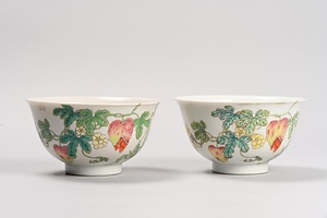 粉彩柘榴文碗