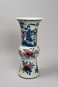 青花釉裏紅人物図尊形瓶