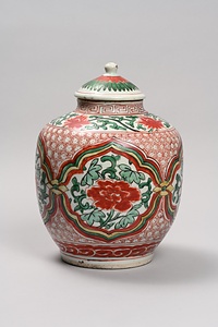五彩花卉文有蓋壺