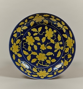 藍地黄彩木蓮文皿