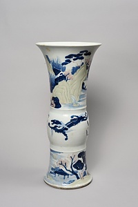 青磁青花釉裏紅山水図尊