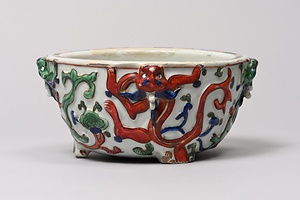 五彩螭龍文香炉