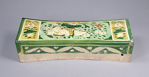 三彩連生貴子図枕