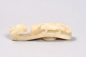 龍螭彫白玉帯鉤