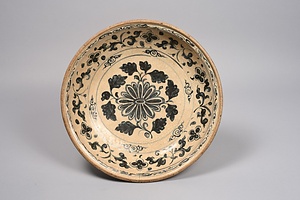 青花草花文平鉢