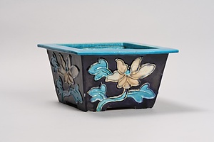 三彩蓮花文四方花盆