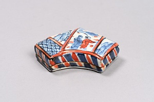 五彩人物文玉章合子