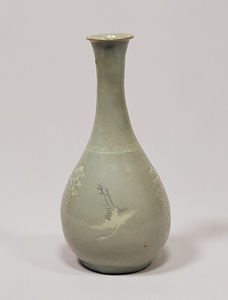 青磁象嵌雲鶴文瓶