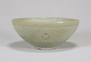 青磁象嵌蒲柳水禽文鉢