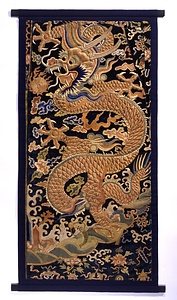 濃萌黄天鵞絨地雲龍文様刺繡