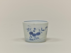 染付秋草文猪口