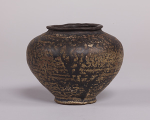 褐釉壺