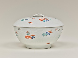 色絵菊水文蓋物