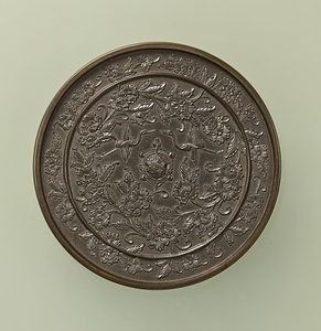 牡丹唐草双鶴鏡