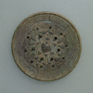 三角縁三神三獣鏡