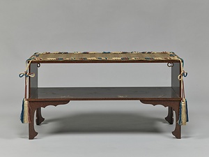 松喰鶴蒔絵螺鈿二階棚