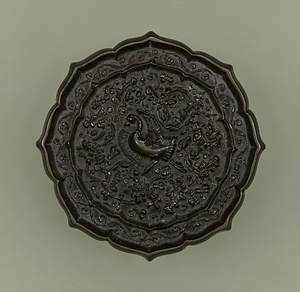 瑞花鳥鈕八稜鏡