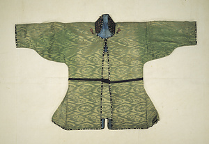 火事装束（着込・胸当） 萌黄地松皮菱裏牡丹雨龍模様緞子