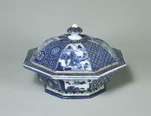 染付山水図八角蓋物