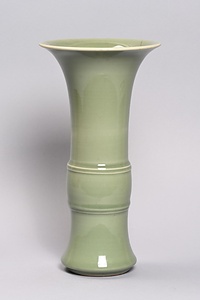 青磁尊形瓶