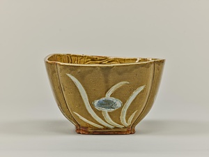 黄釉染付草花文四方鉢