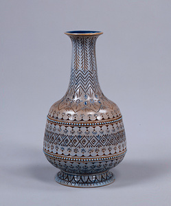 多彩釉印刻文瓶